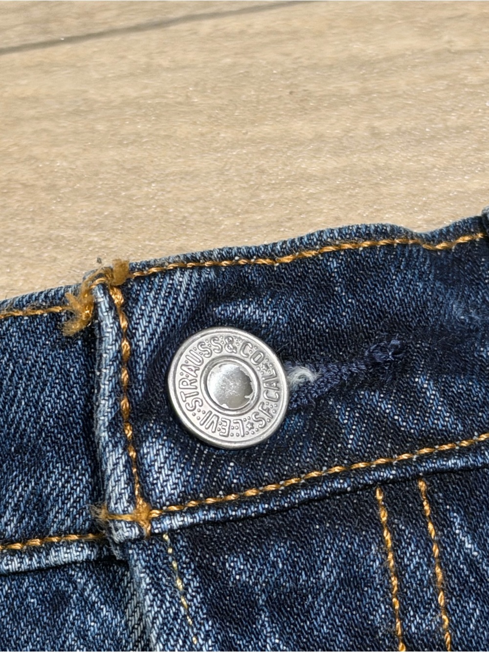 Levi's Women's 501 Curve Shorts Size 28 - Picture 4 of 12